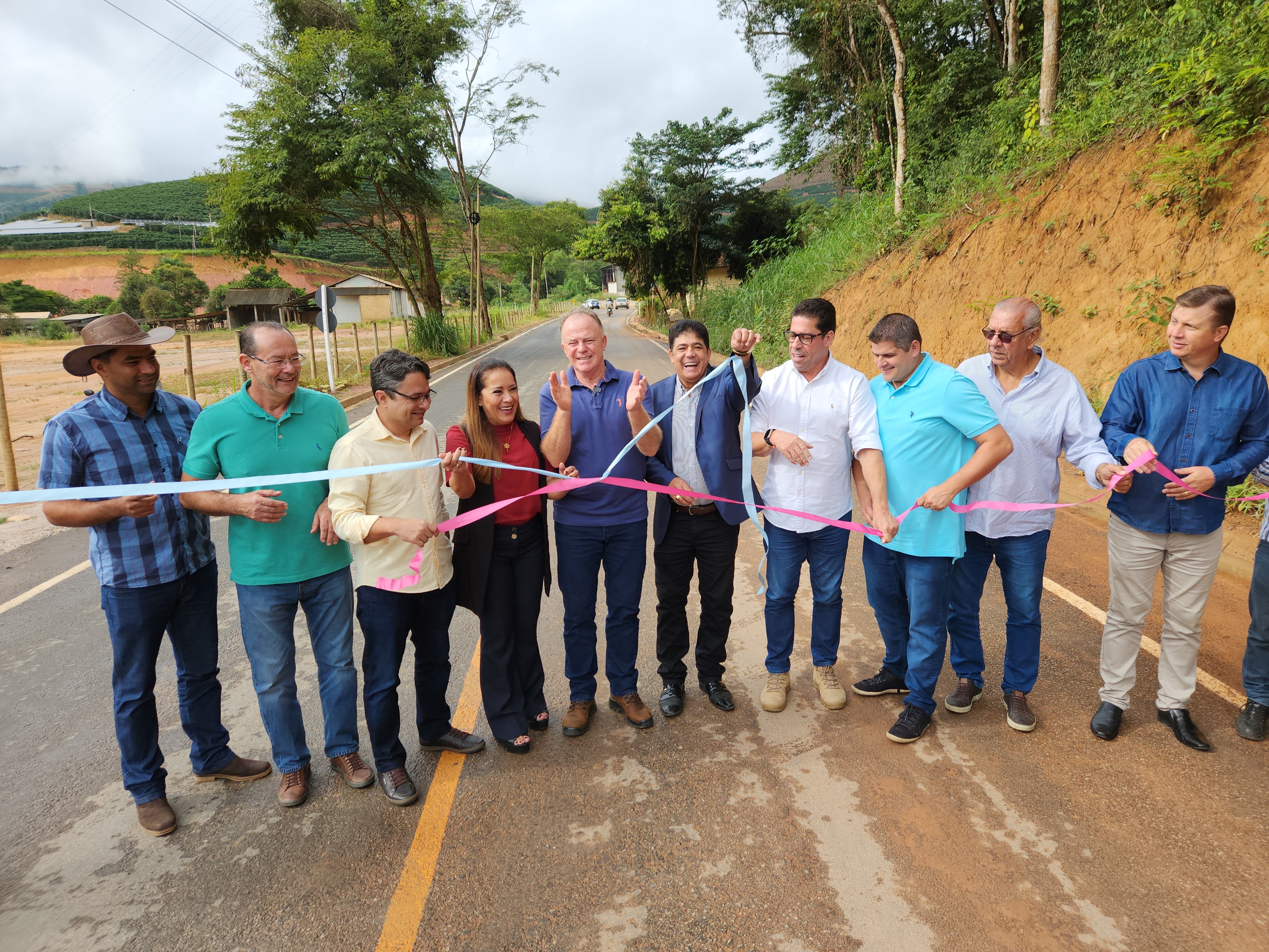 O excelentíssimo Governador do Estado, Renato Casagrande, esteve em Brejetuba para inaugurar obras de pavimentação asfáltica
