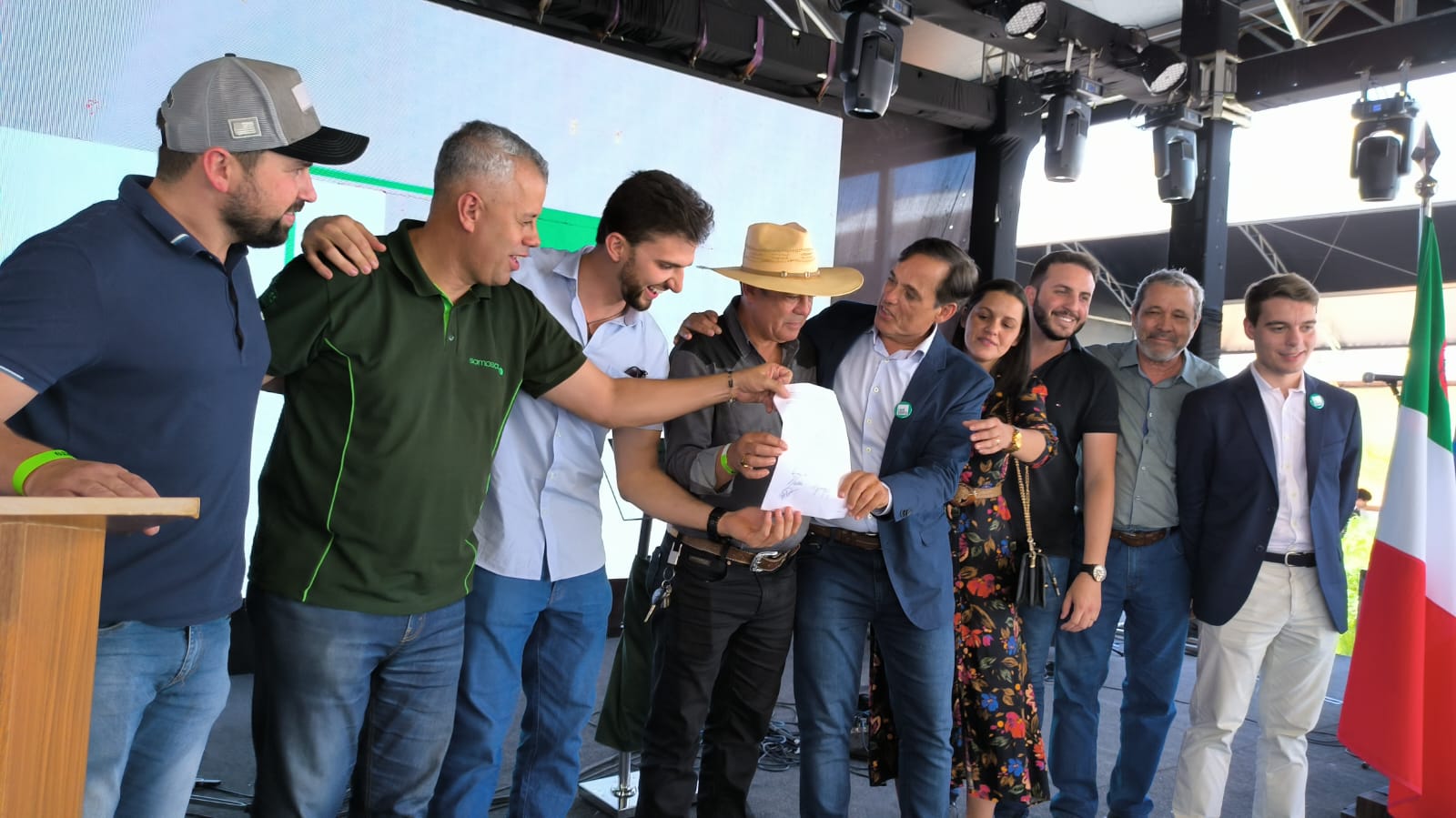 Prefeito participa da inauguração da primeira fábrica de biochar da América Latina, em Lajinha MG