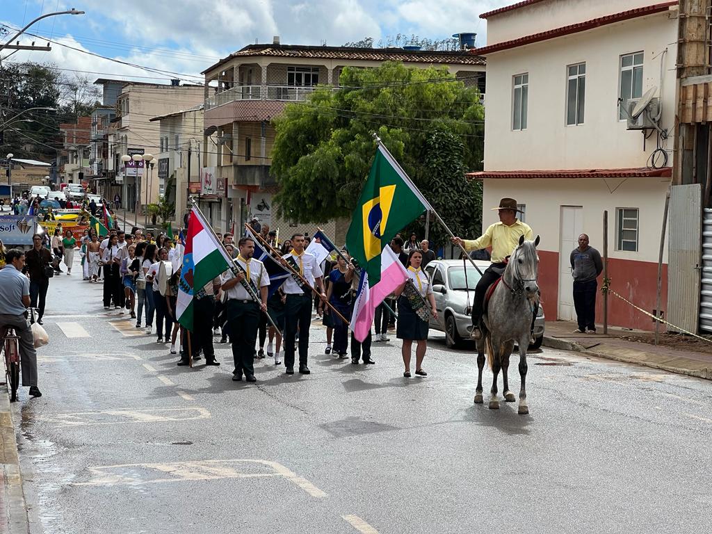 Imagem da notícia:  Desfile Cívico em comemoração a Independência do Brasil