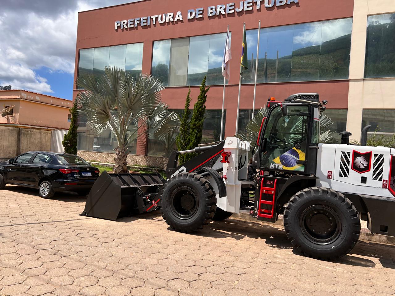 Imagem da notícia: Prefeitura Municipal de Brejetuba recebe novos veículos