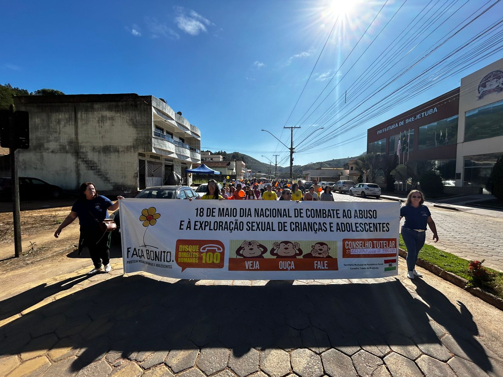 Imagem da notícia: Caminhada pela cidade em alusão ao Dia Nacional de Combate ao Abuso e à Exploração Sexual Infantil