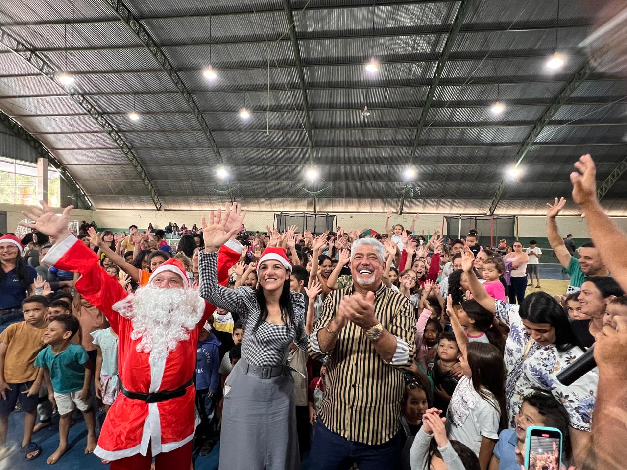 Prefeitura de Brejetuba promove ação de Natal e leva alegria às crianças do município