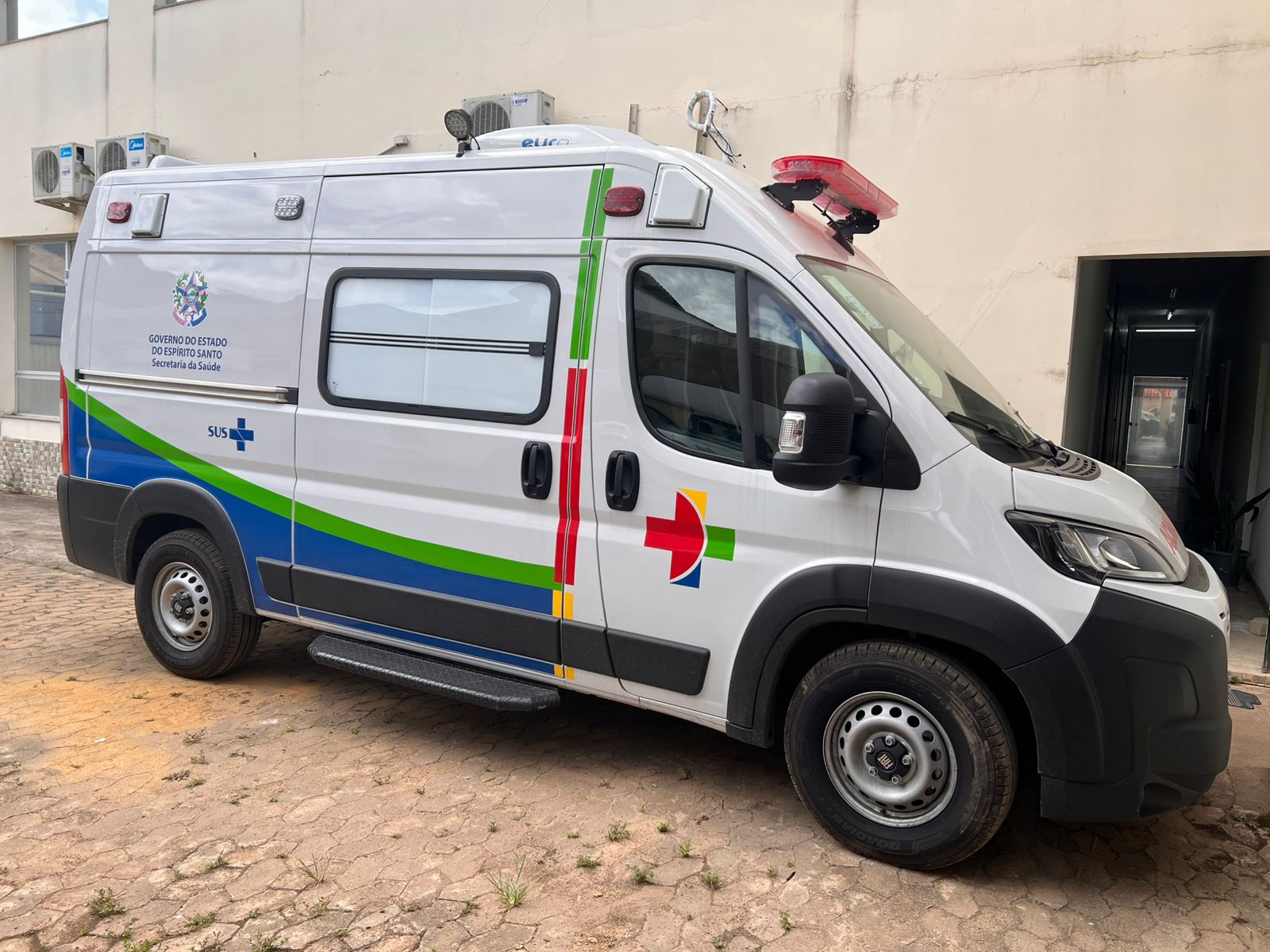 Brejetuba recebe nova ambulância para...