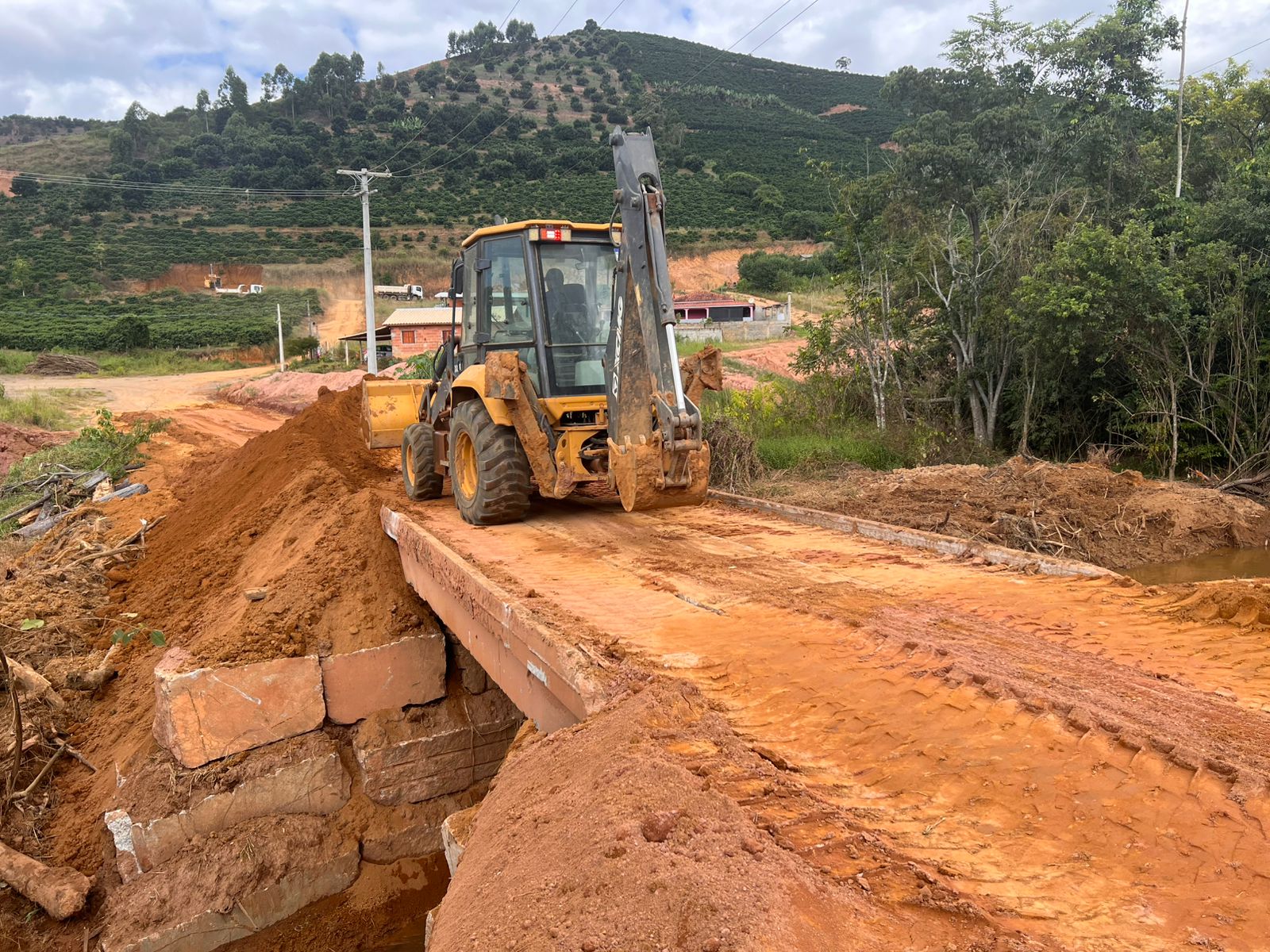 Imagem da notícia: Nova ponte de concreto em São Jorge!